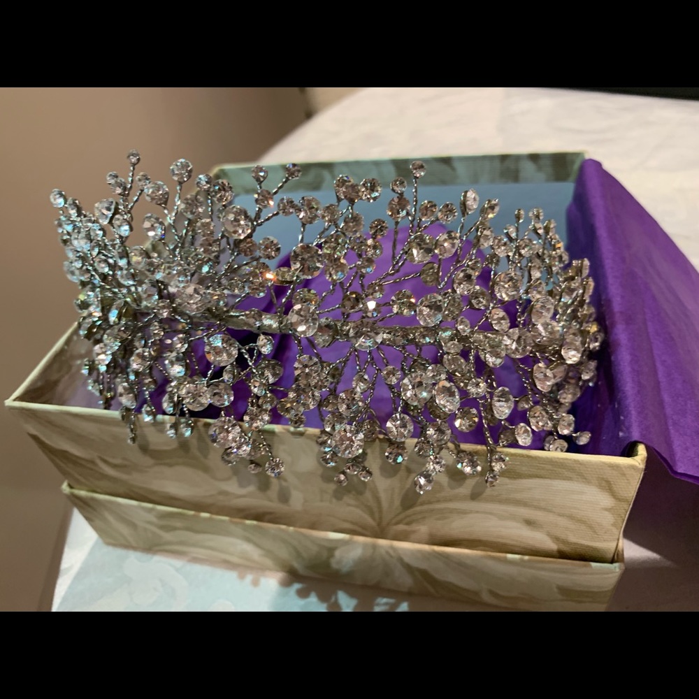 Bridal crystal headpiece - Picture 4 of 7